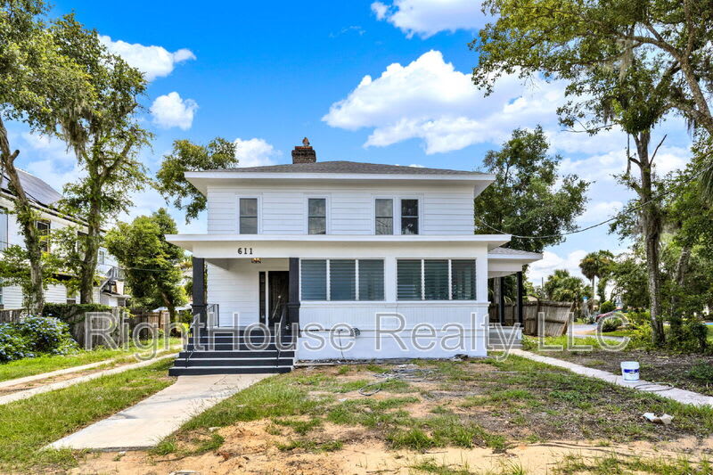 611 South Grove Street