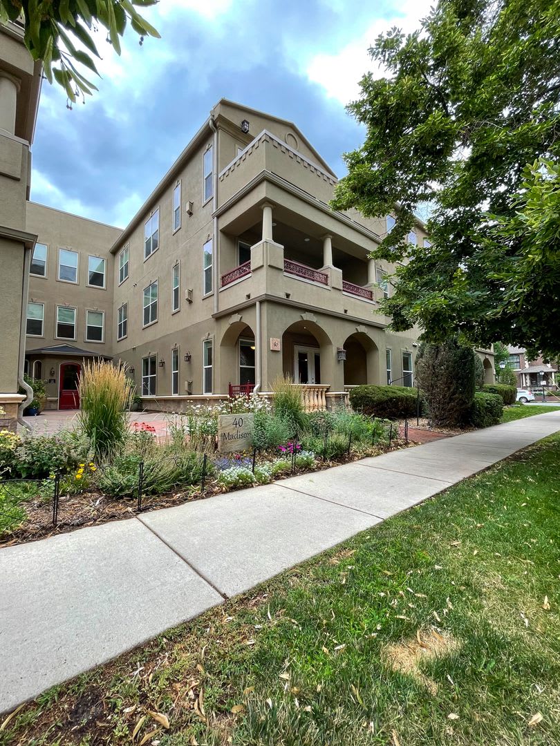 AMAZING 2 Bed /2 Bath Cherry Creek Condo! Available NOW!!