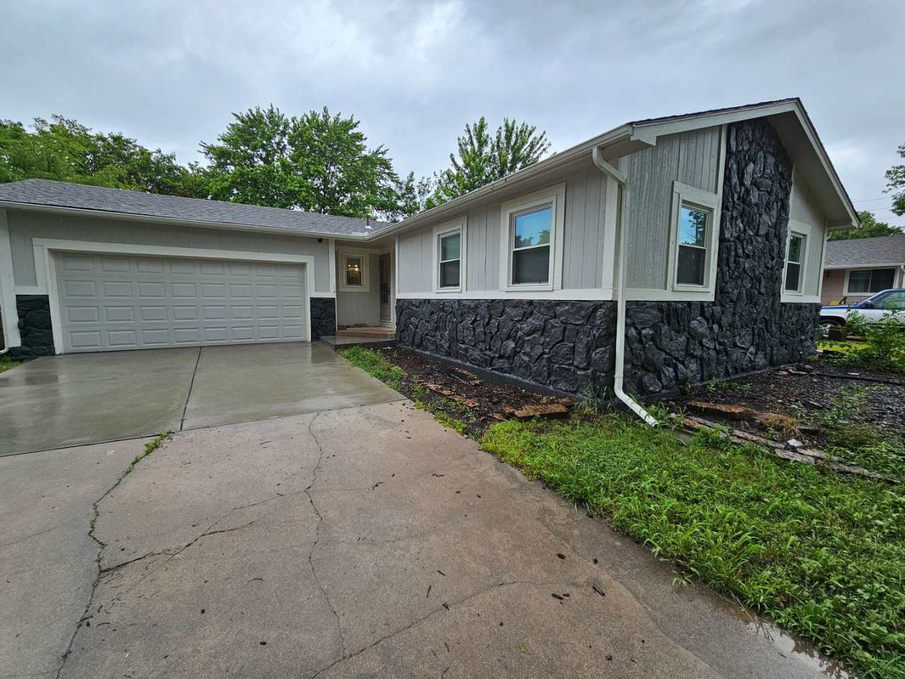 3 Bedroom 2 Bath Home in Bel Aire - Finished Basement  2 Car Garage