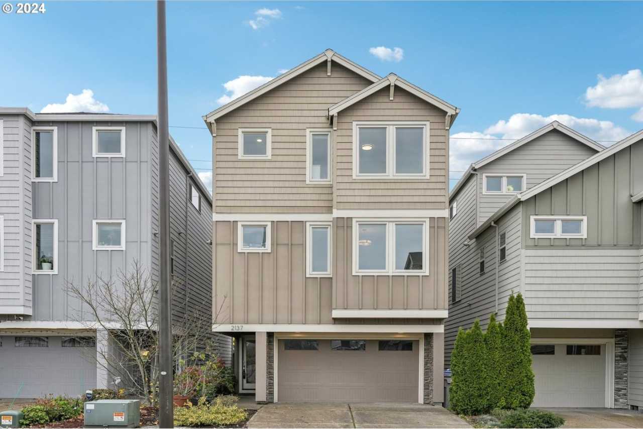 Beautiful 4 Bedroom Home For Rent Starting July 1st!