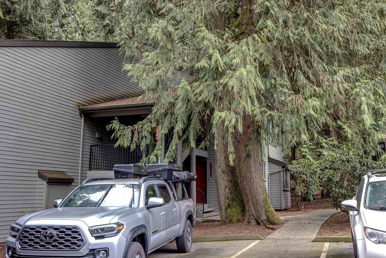 Updated 2 bed Downtown Redmond Condo w/Pool and EV Charging