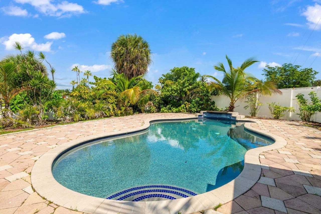 2298 NE 4th Avenue, Boca Raton, FL 33486