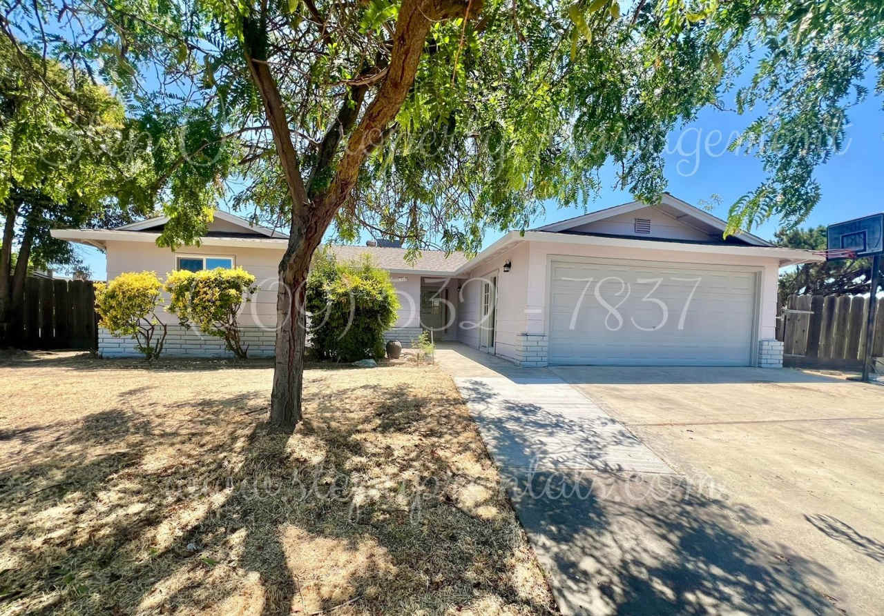 Beautifully Updated 4-Bedroom Home on Half Acre Lot in Oakdale!