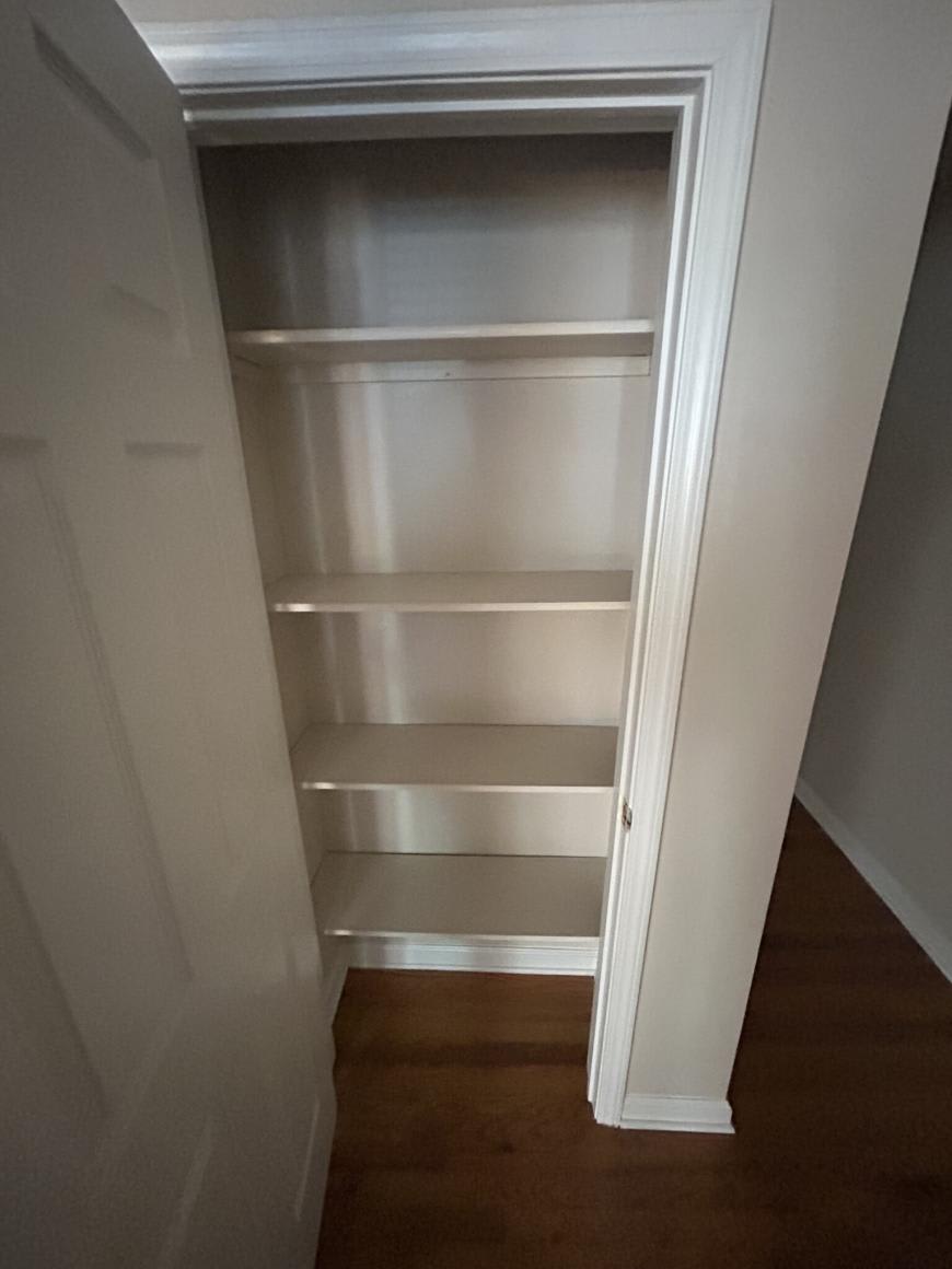 7507 North Greenview