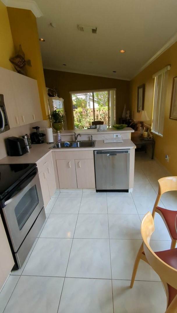 1481 SW 105TH AVE PEMBROKE PINES, FL 33025