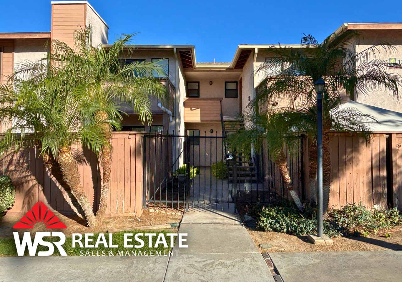 Upper-Level Condo In Gated Community!