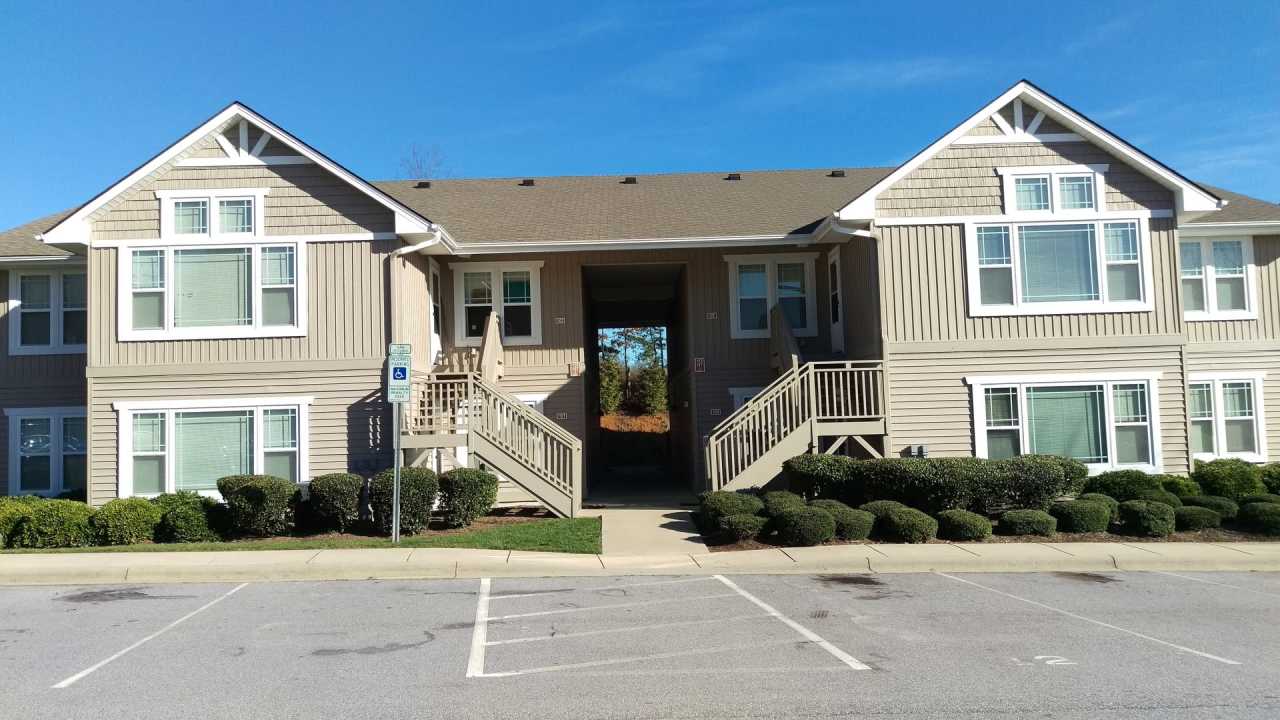Hendersonville Condo - Top Floor - Wonderful Office Space!
