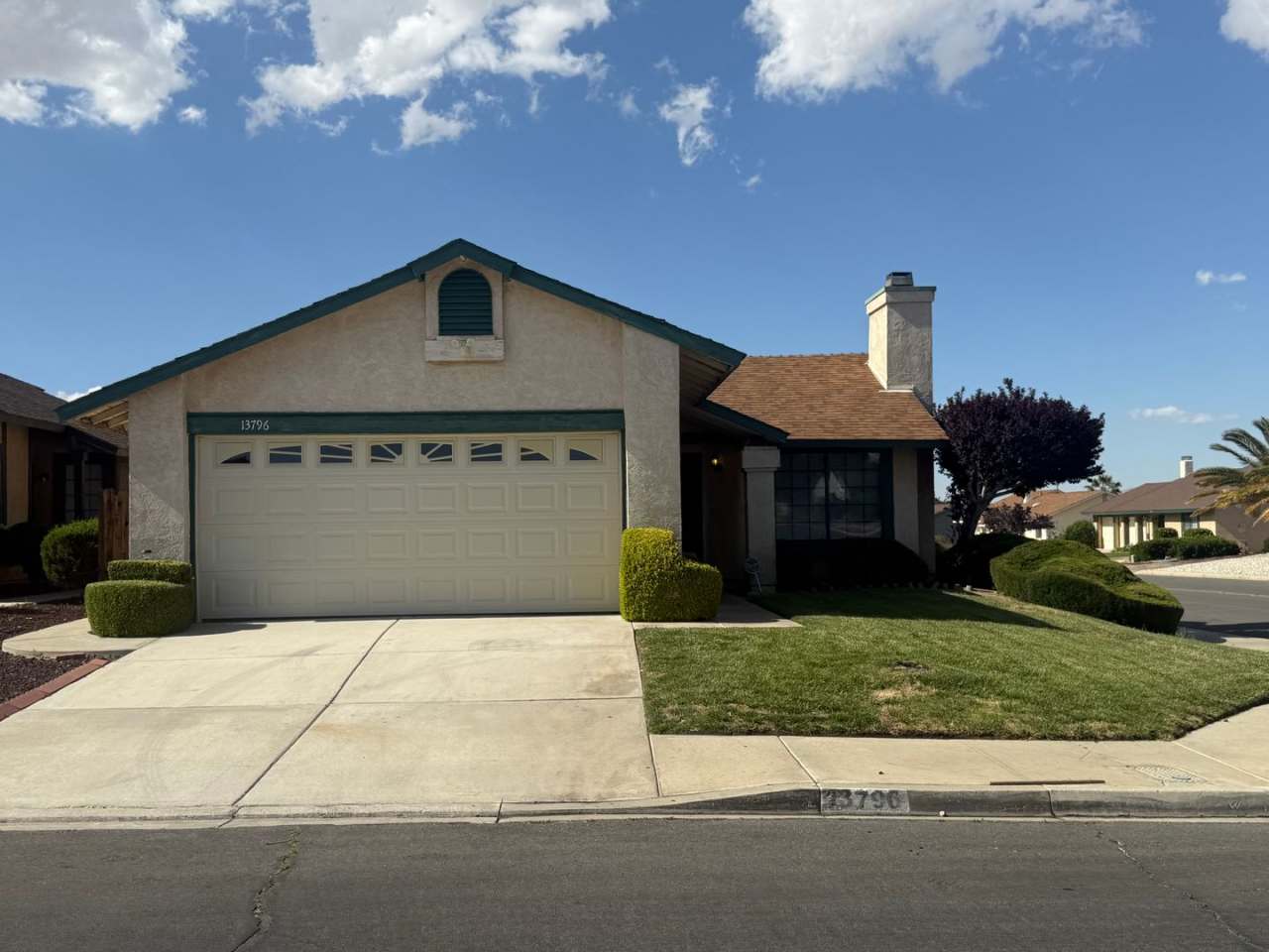 Victorville Home- Nice 2 Bedroom, 2 Bathrooms, Centrally Located, Landscaped
