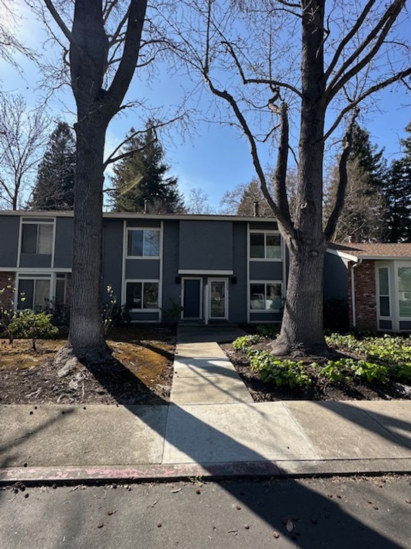 Danville Woods 2BD/1.5BA, New paint, upgraded kitchen and baths, Dogs OK!