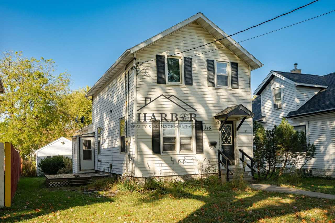 4 Bedroom Home-Walking Distance to Downtown Rochester!