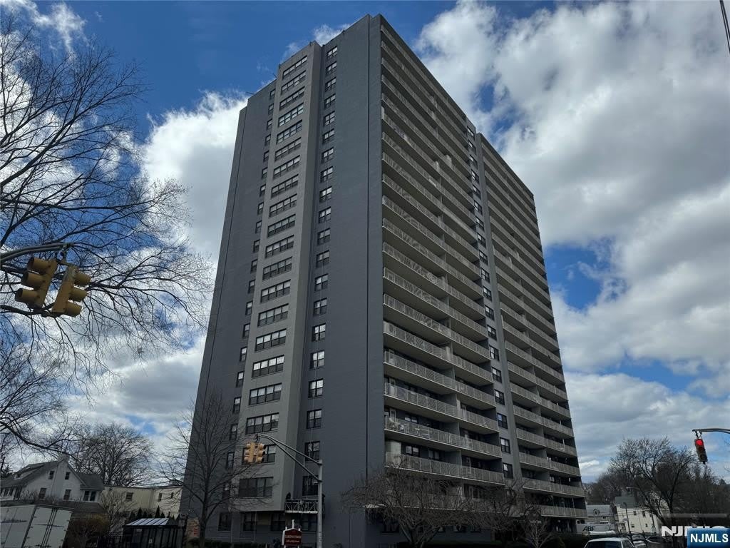 285 Aycrigg Avenue 17C