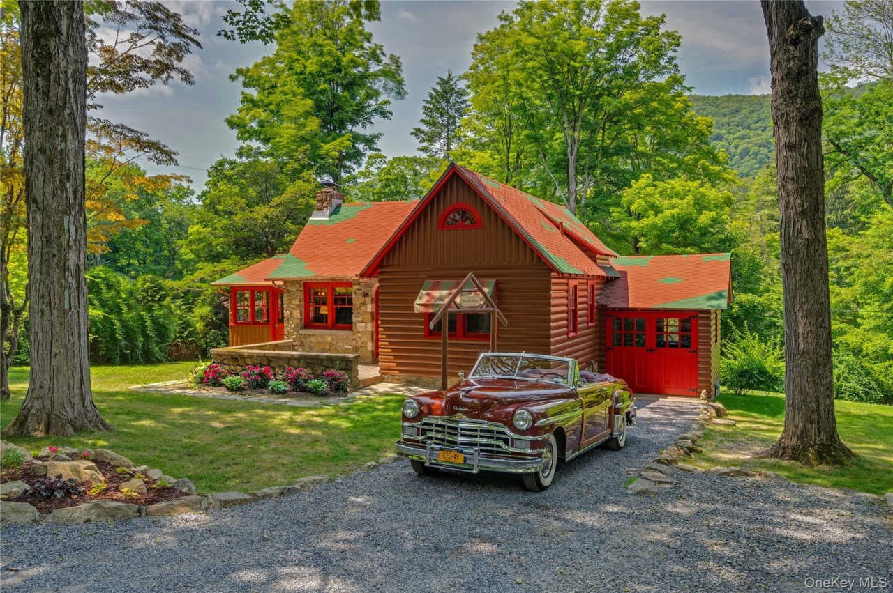 16 Locust Drive