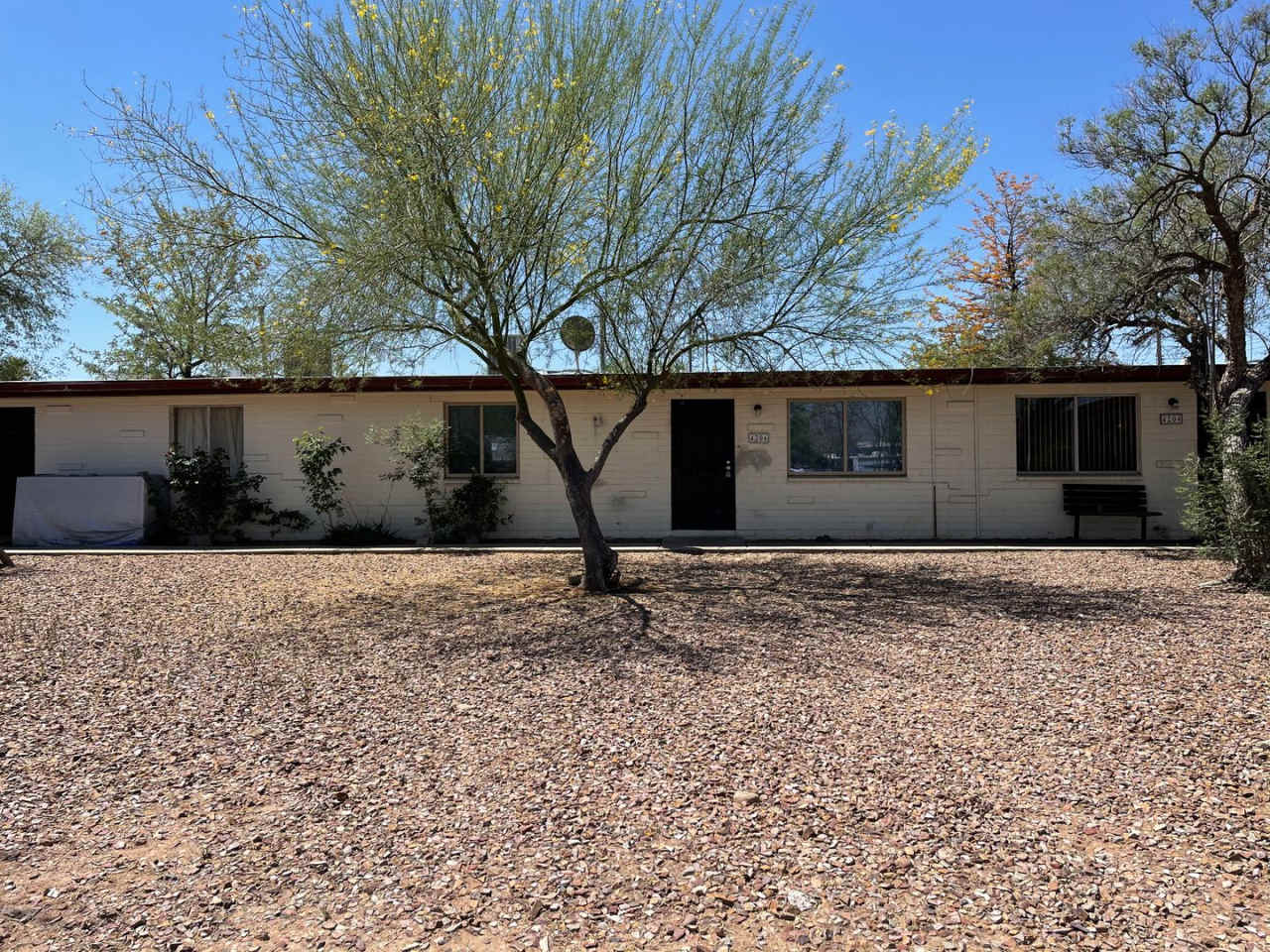 Central 2 bedroom 1 bath unit with Fenced yard.