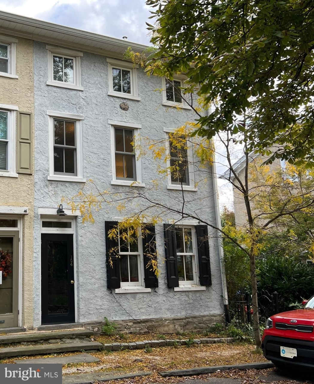 104 W GRAVERS LANE