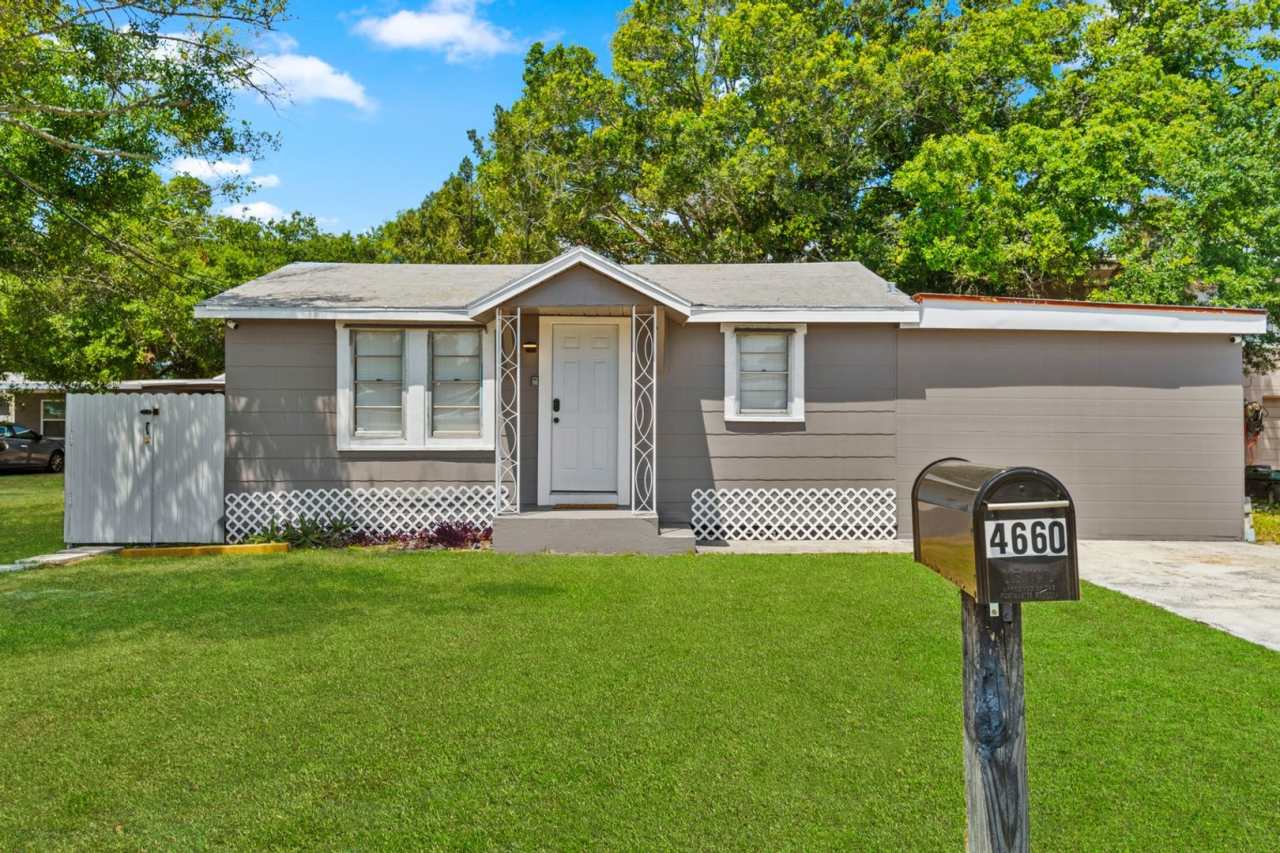 Charming 3BR House in Saint Petersburg