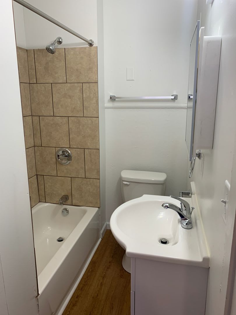 Available Now! 1st Floor, 1 Bedroom, Yard-York City SD