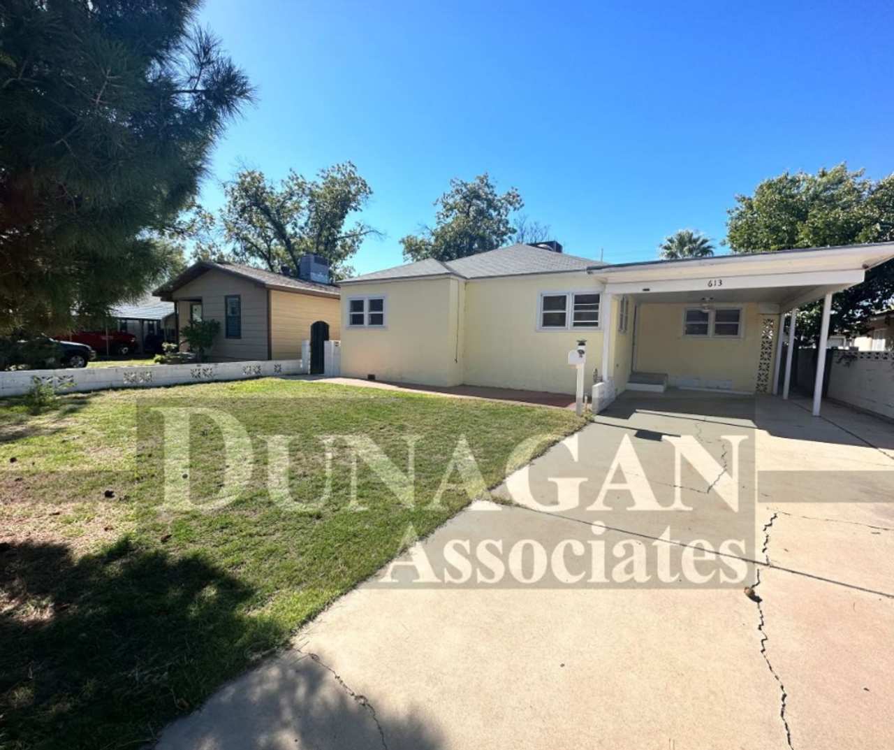 Spacious 2 bedroom 2.5 bath- Pet friendly