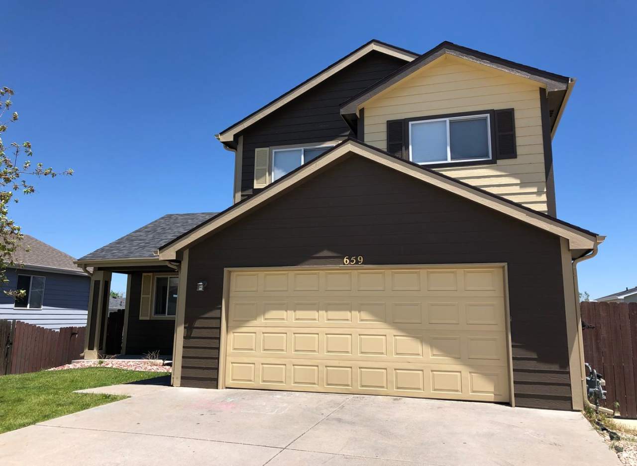 Pretty and roomy newer 3/4 bedroom Home