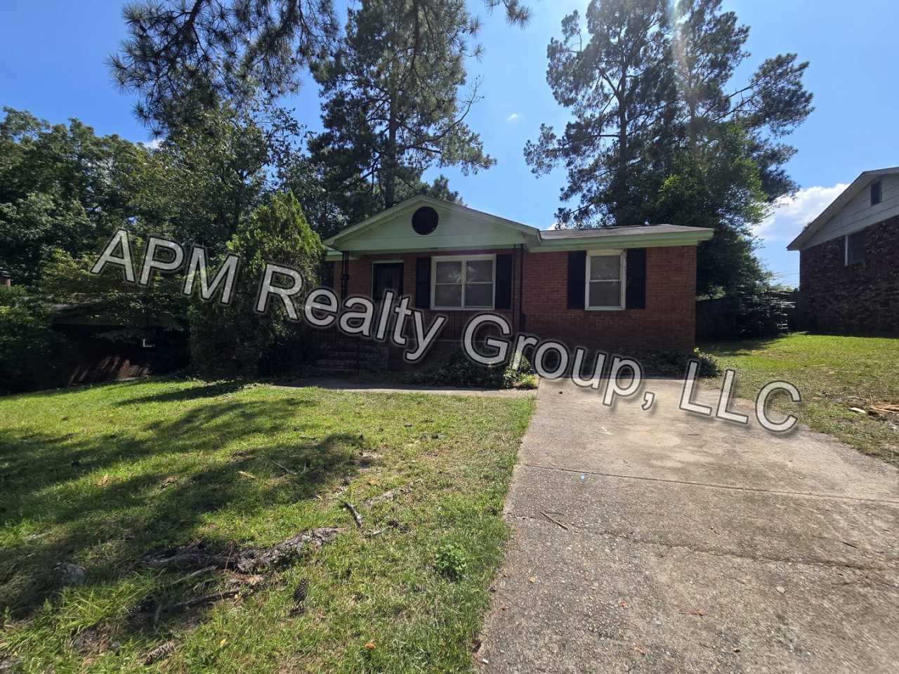 Recently renovated house off Leesburg