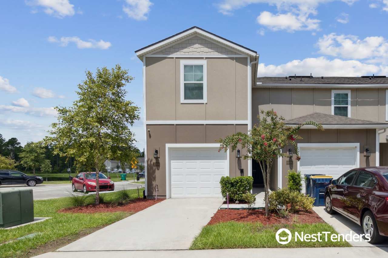 Beautiful End Unit Townhome!