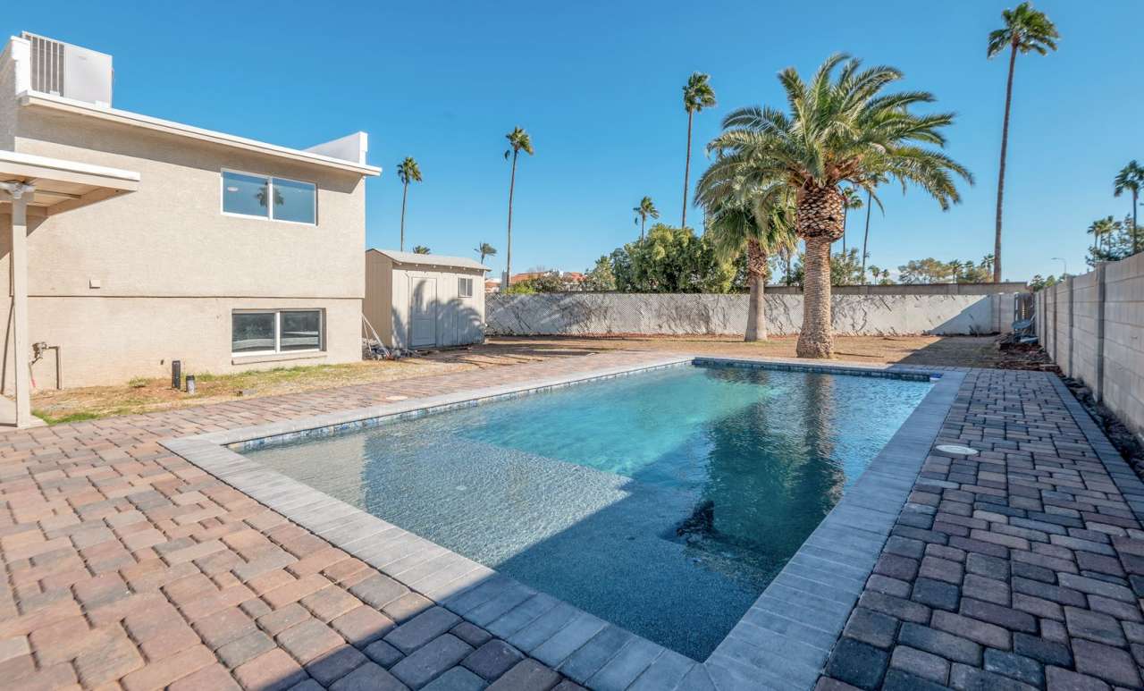 Large 6 Bed/3 Bath house close to ASU with awesome backyard