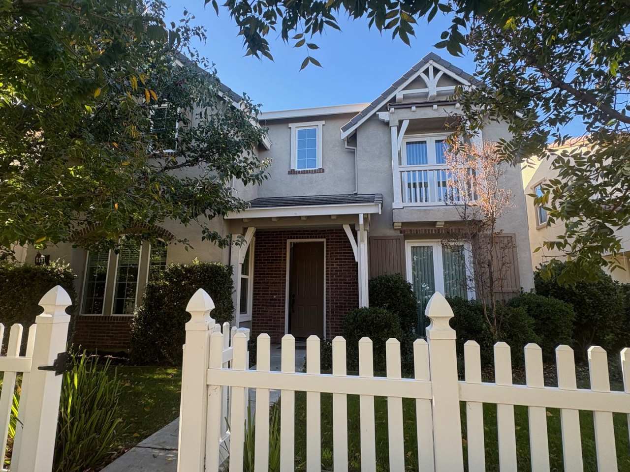 Large 5 bedroom home with loft. Featuring 2 primary bedrooms