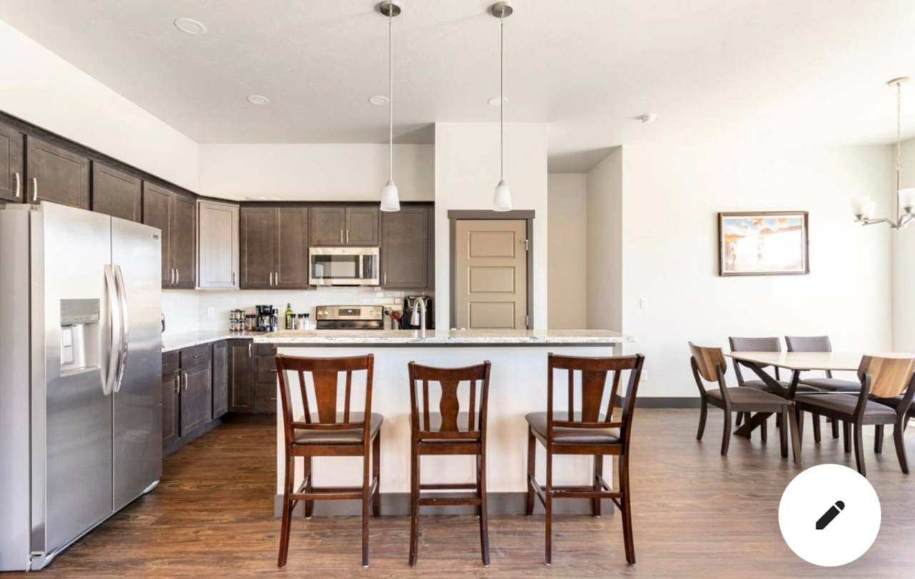 FURNISHED EXECUTIVE HOME!