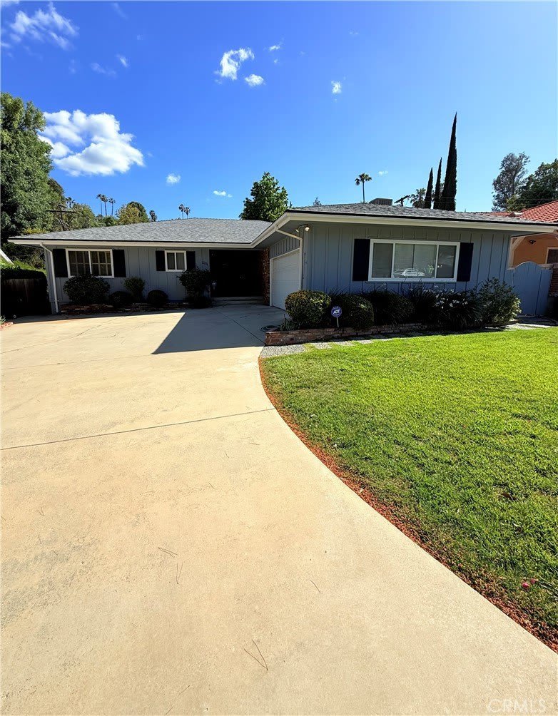 22216 Del Valle Street