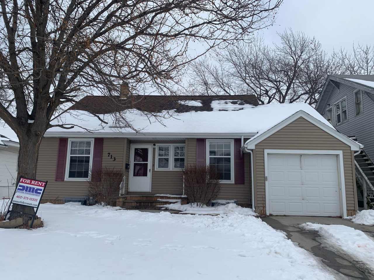 PRICE REDUCED! 4 Bedroom, 1.5 Bathroom House Available, Centrally Located! ¡Casa de 4 dormitorios y 1,5 baños disponible, ubicación central!