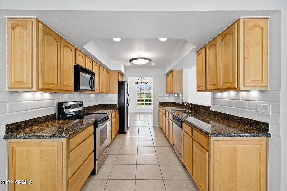 8326 E VIA DE LA LUNA --