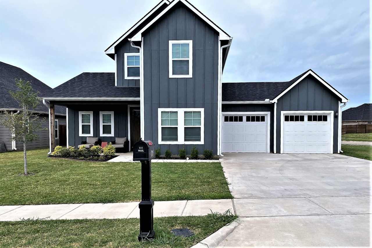 This BEAUTIFUL Craftsman 3 bedroom, 2 and a half bath home is located in Magnolia Village behind the Sherman Town Center for easy convenience to all your shopping and dining needs!