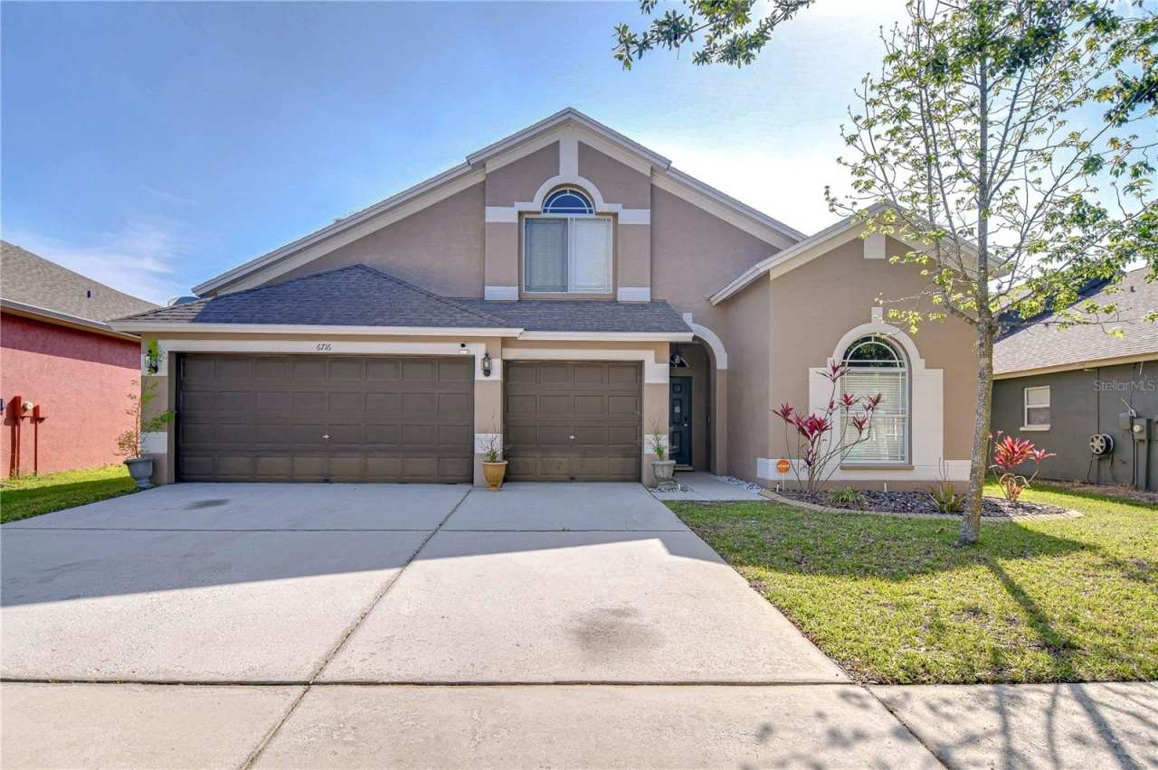 6716 BLUFF MEADOW COURT