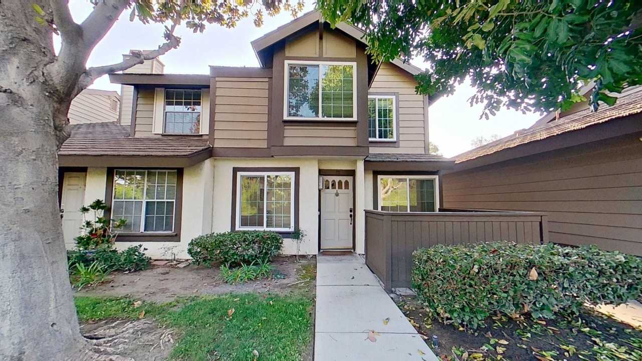 2349 S Cutty Way #79 Spacious 3 Bed 2.5 Bath Townhouse in Anaheim!