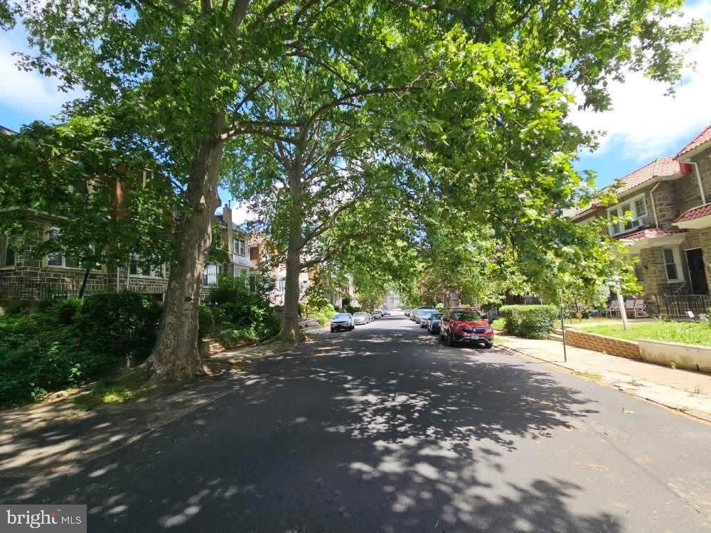 5736 WOODCREST Avenue