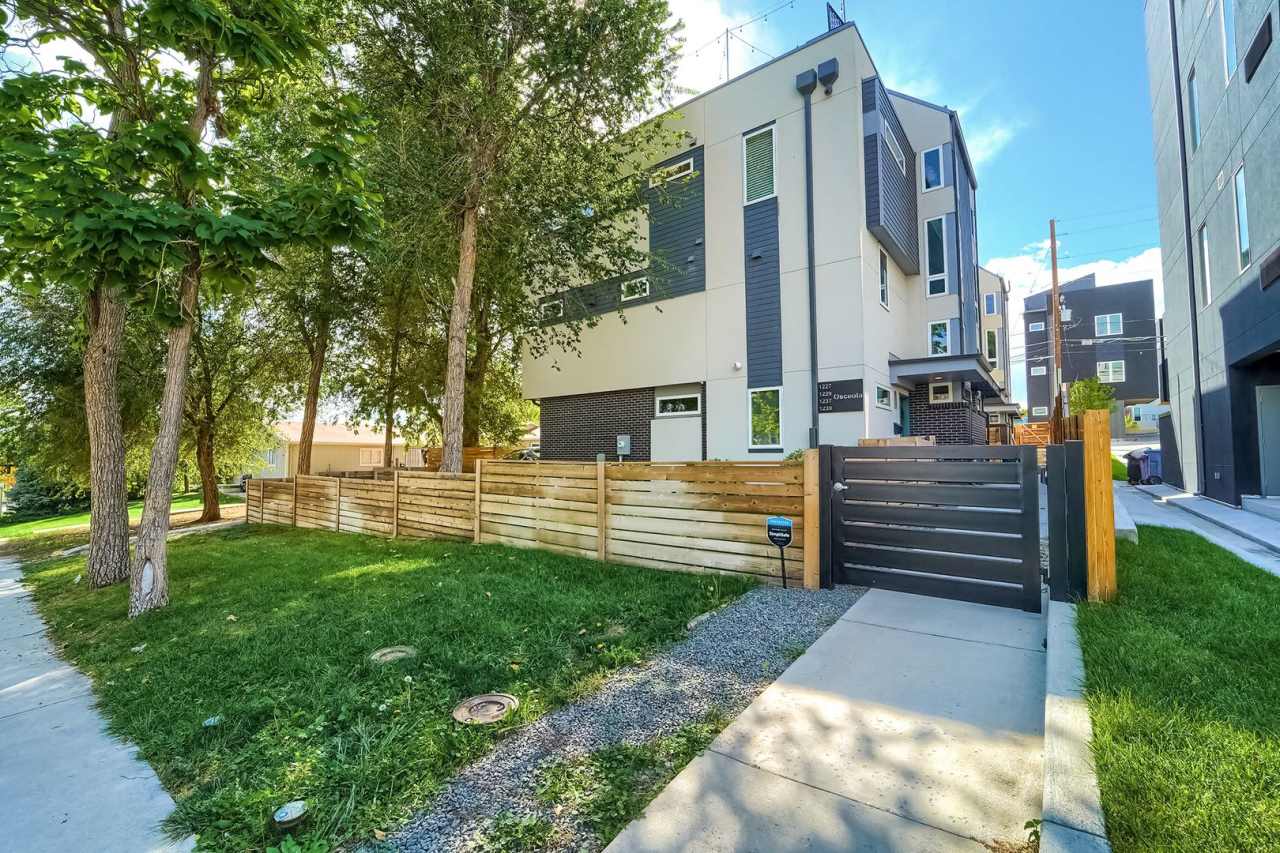 Beautiful and bright 3-bed/2.5-bath *end-unit* townhome in vibrant West Colfax!