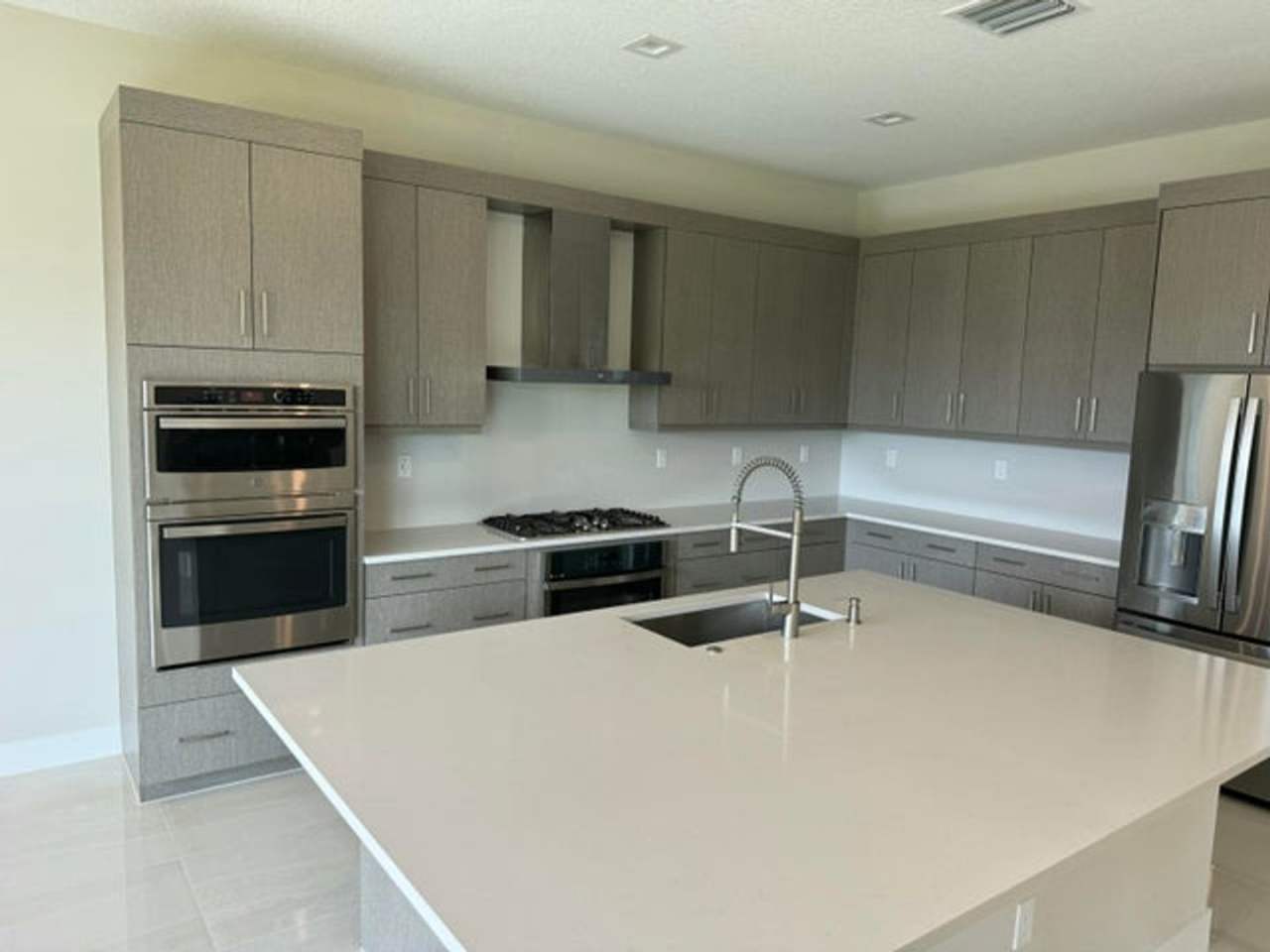 10033 Stockrun Drive, Palm Beach Gardens, FL 33412