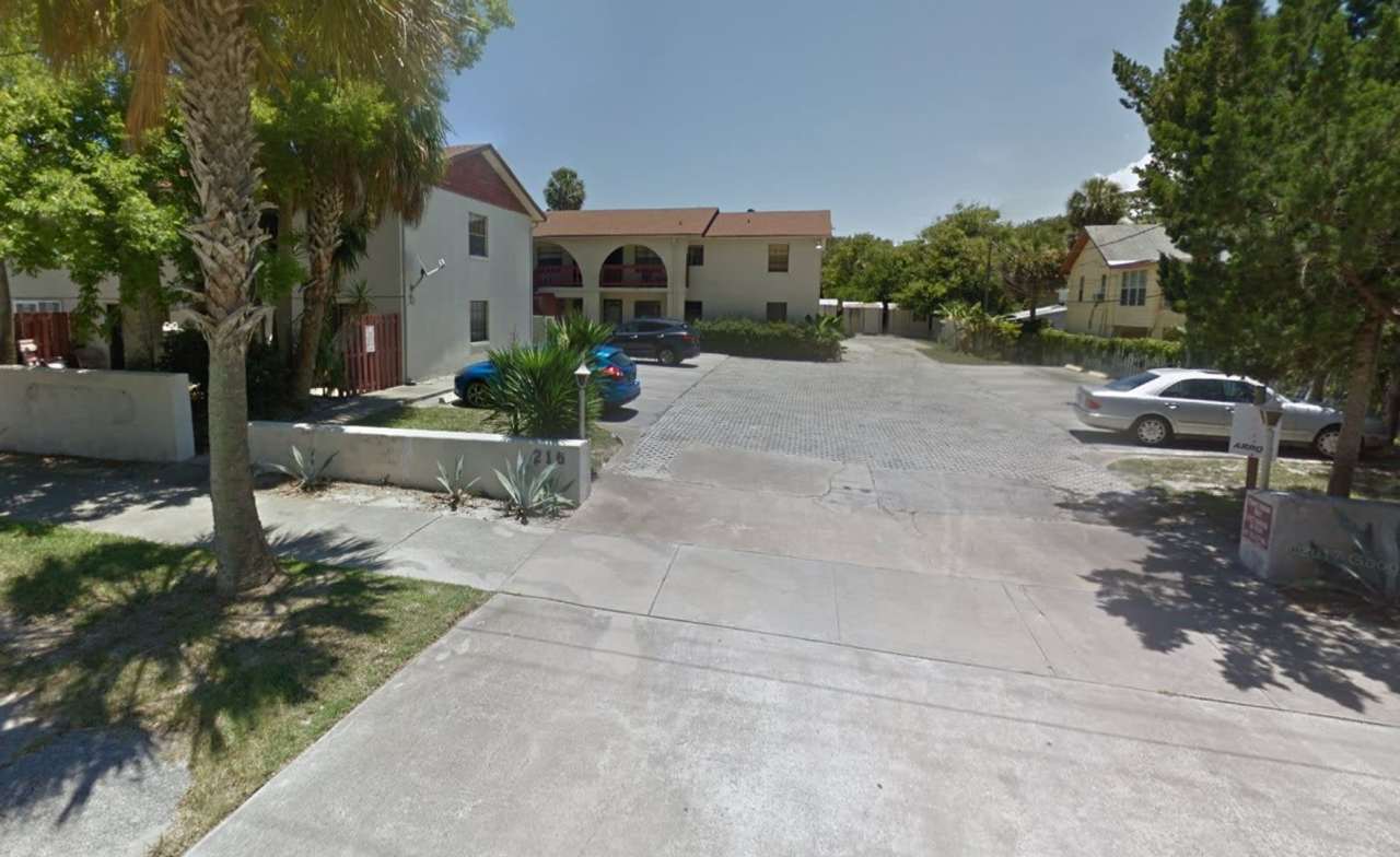 Spacious 2 Bedroom 2 Bath Condo AVAILABLE FOR IMMEDIATE MOVE IN!!! Great Location!!!