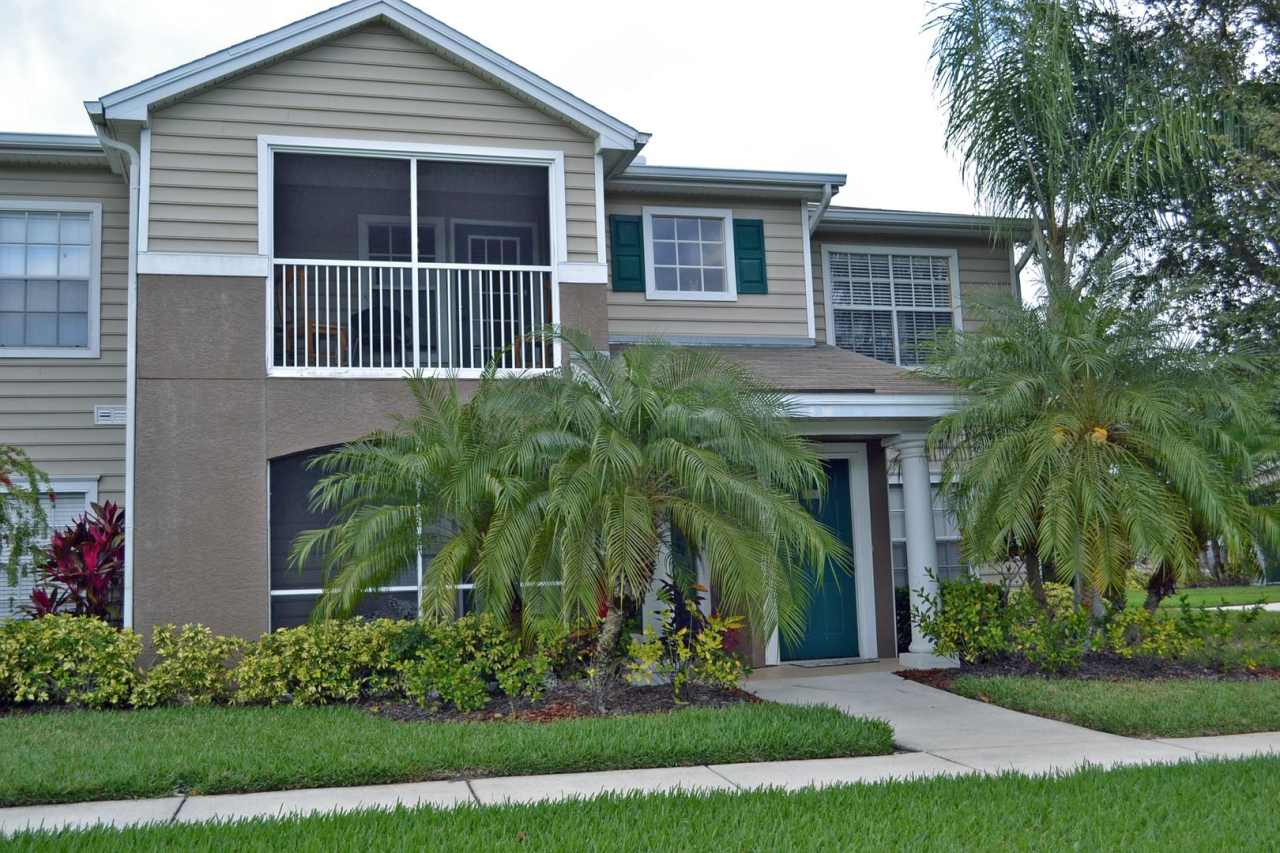 Luxury 2 bedroom 2 bathroom condo with lake views in Lakewood Ranch