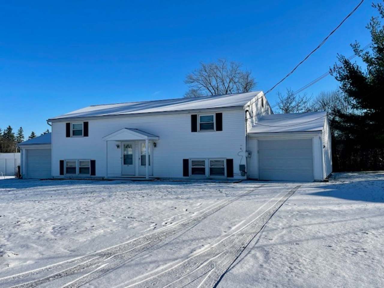 SPACIOUS 2 Bedroom Duplex Available!