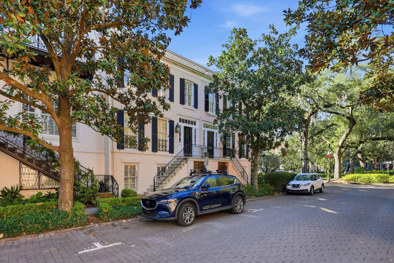 3 BED | 4 BATH | TWO CAR GARAGE | HISTORIC DISTRICT TOWNHOME