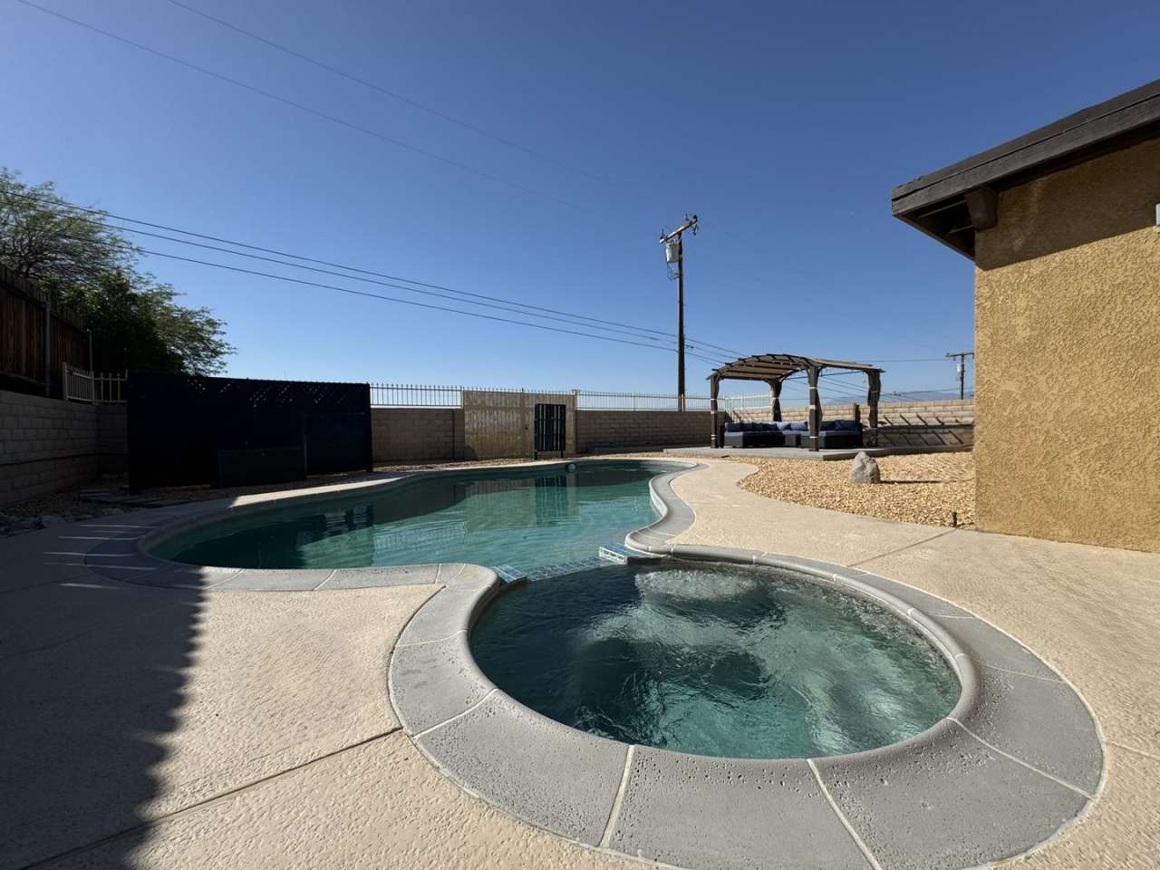 AVAILABLE NOW!!! !! UNFURNISHED 3 Bedroom 2 Bath Pool Home in Desert Hot Springs!