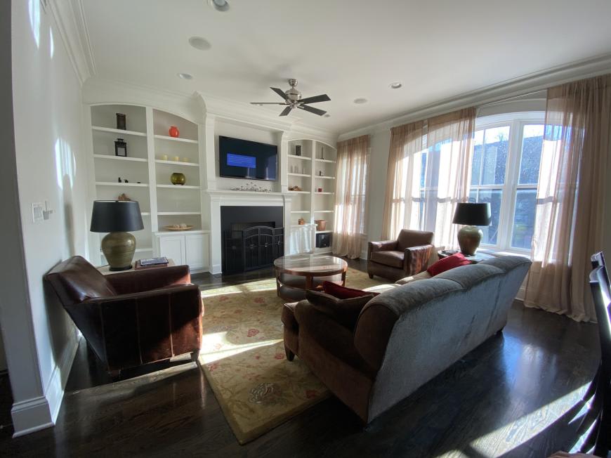 2138 West Roscoe St.