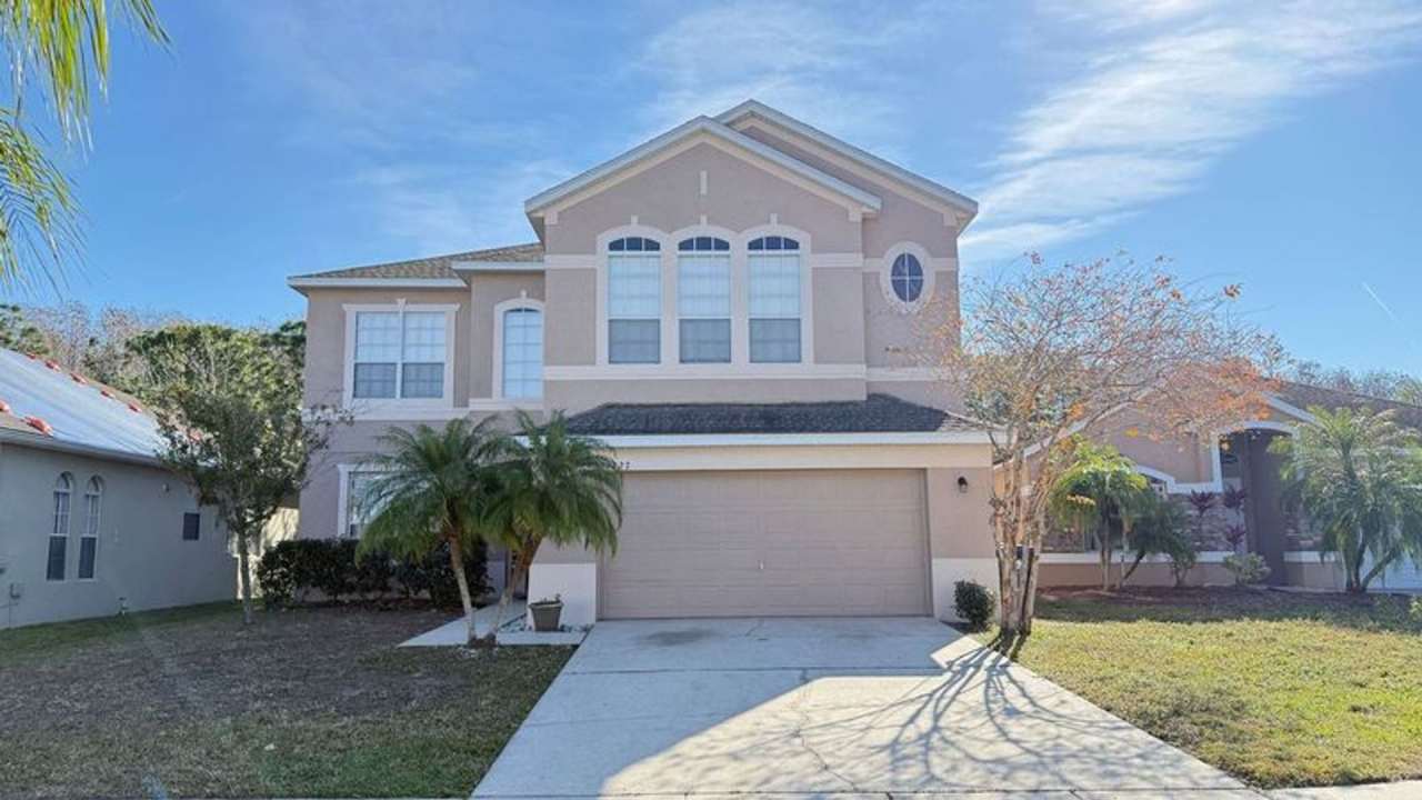 Stunning  Spacious 4-Bed 3-Bath 2-Story Single Family Home with Loft!