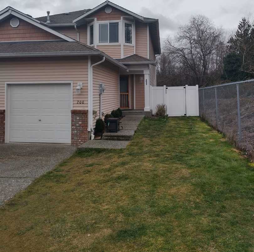 2Bed, 2.5 Bath two story townhome in Mount Vernon