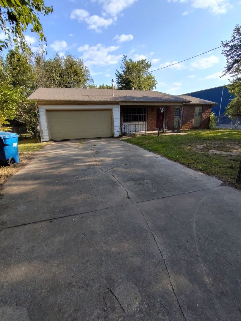 Beautiful 3 bedroom 1.5 bath with a 2 car garage