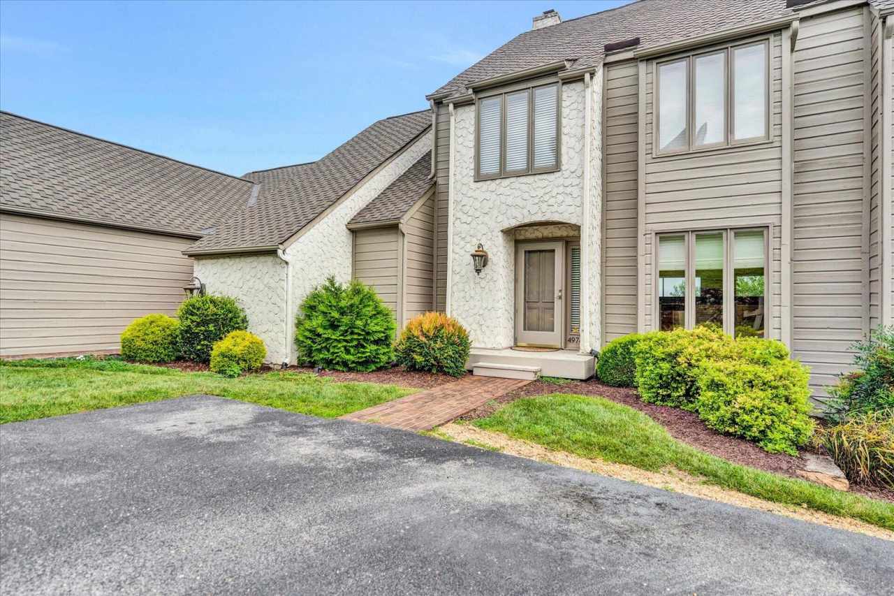 Beautiful 3 Bedroom Townhome in Hunting Hills