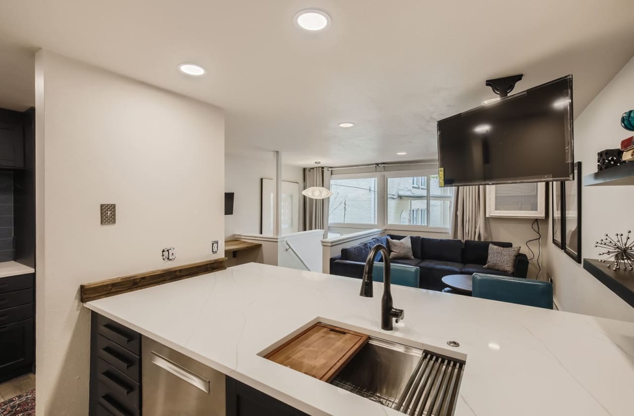 Central 1 BDR / 1 BA Condo in Boulder