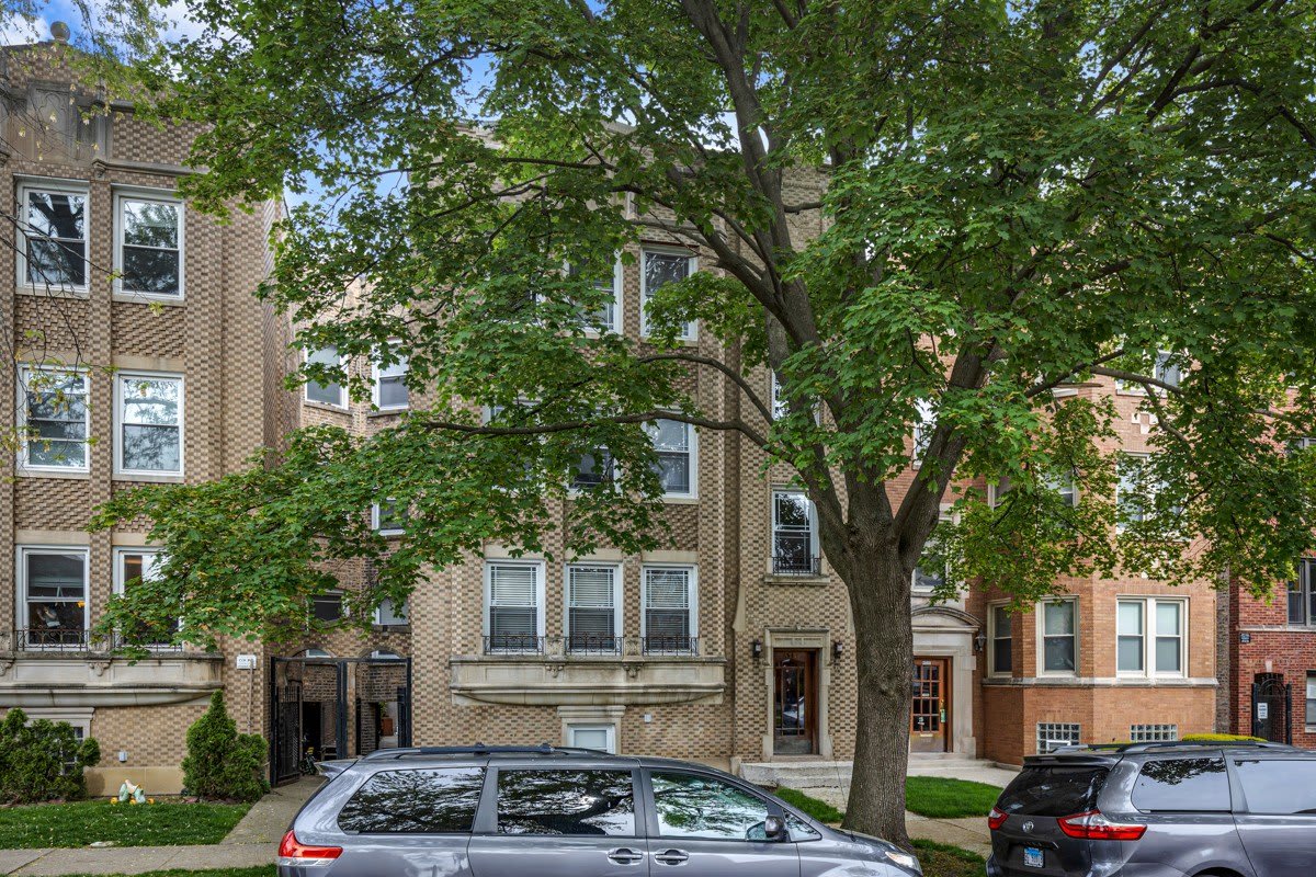 6549 N Mozart Street unit: 3