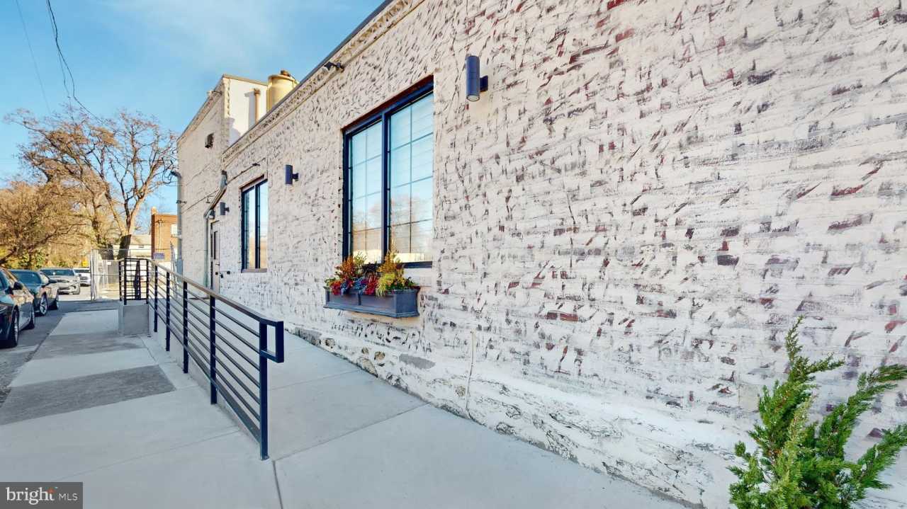 301 E GODFREY Avenue