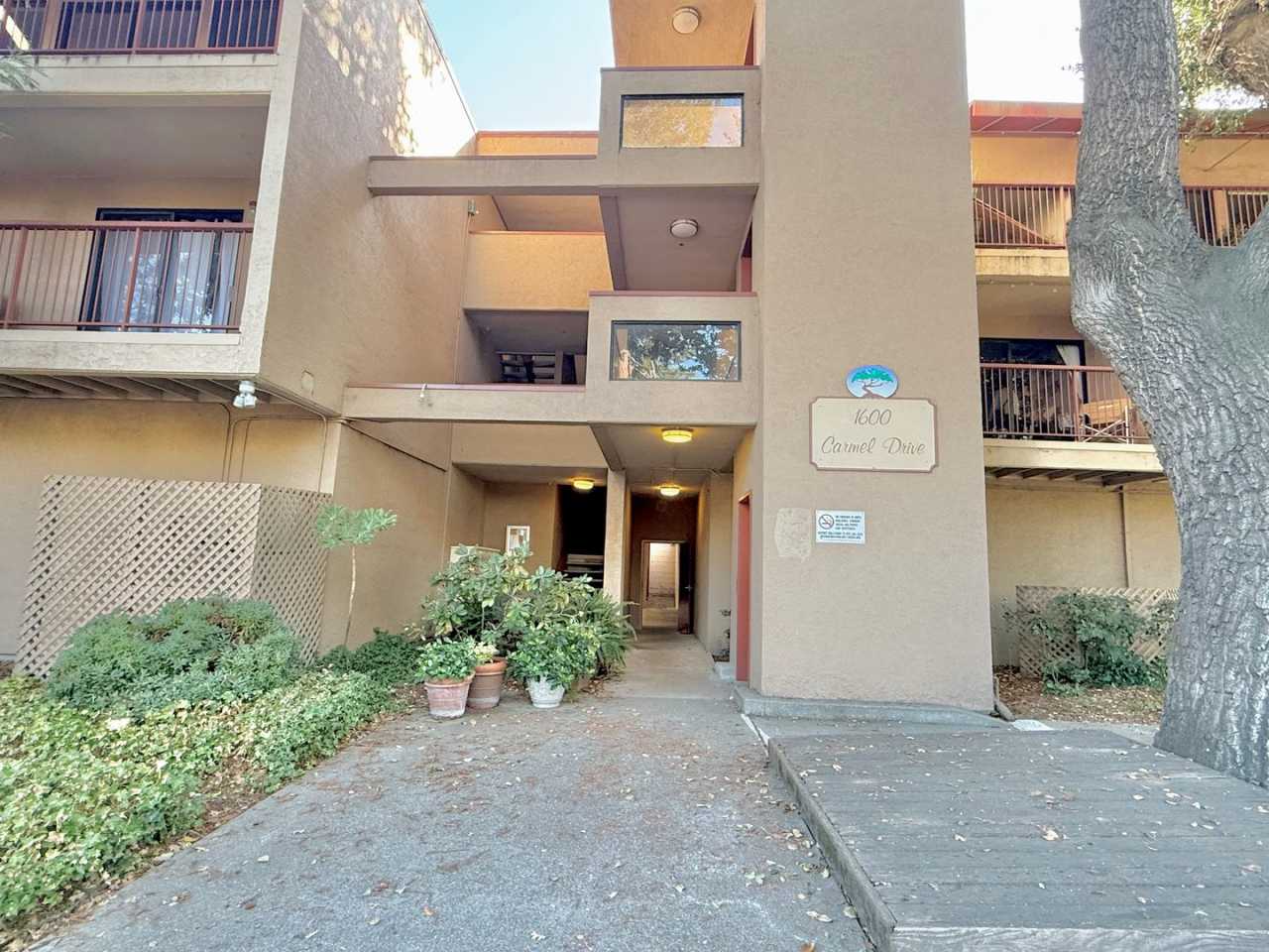 One Bedroom One Bath Condo Available in Walnut Creek!!!!